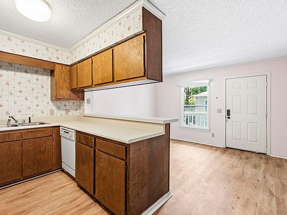5th image of 107 Toby Ct. #202-B