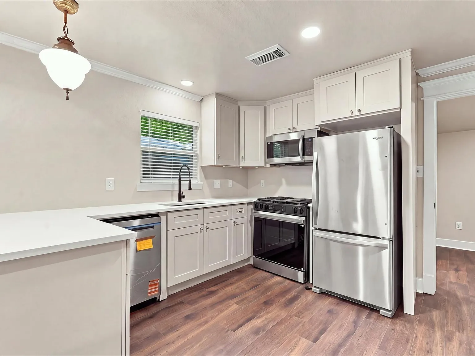 1204 Cordell St — Photo 3