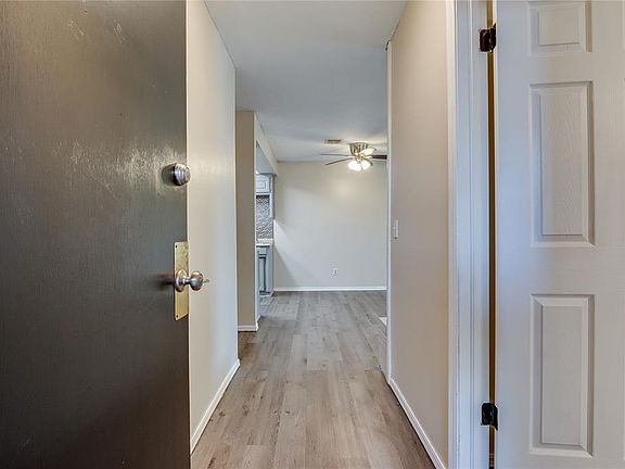 4th image of 520 Peppertree Ln