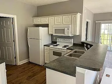 Kitchen with washer/dryer