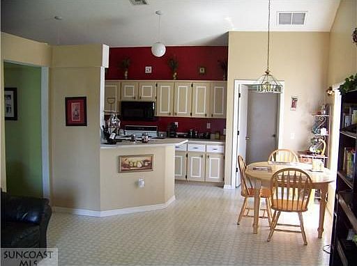 4th image of 10236 Rainbow Oaks Dr
