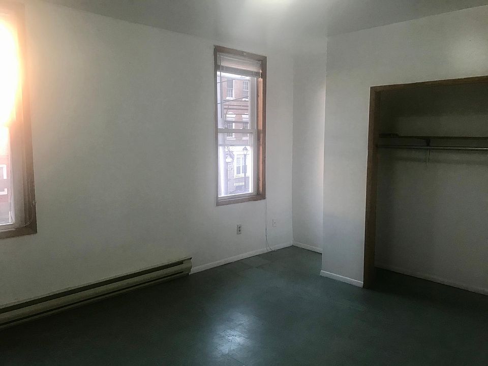 2nd image of 821 22nd St APT 2A