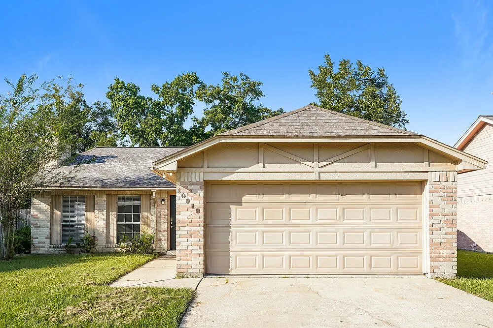 3 bed, 2.0 bath, 1320 sqft, $1,825 — Photo 1