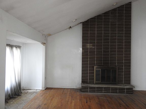 3rd image of 634 Barlow Ave