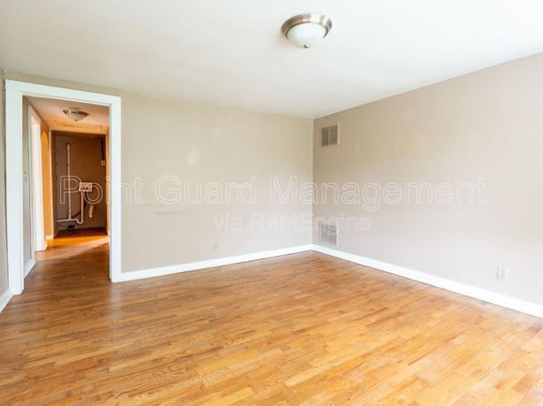 302 S Poplar St #1/2