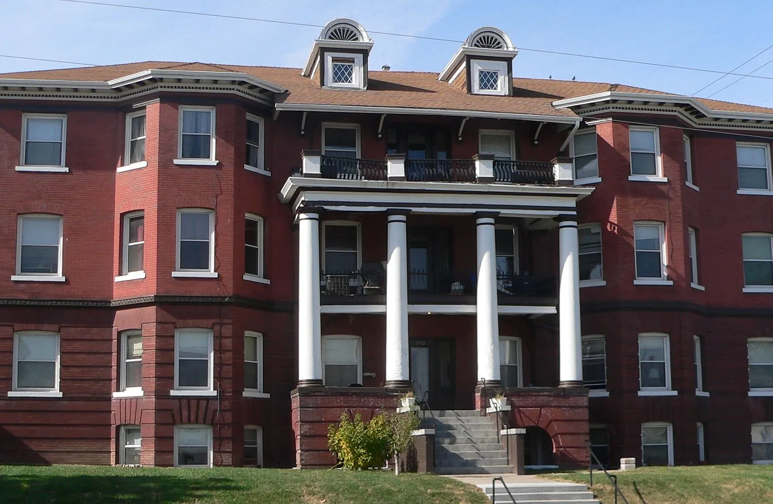 Normandie Apartments (2955 Pacific St.) — Photo 2