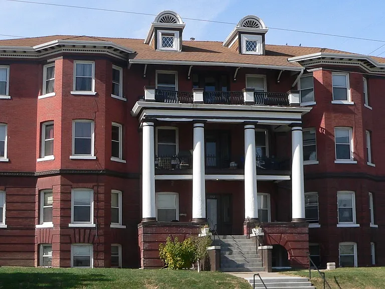 2955 Pacific St — Photo 1