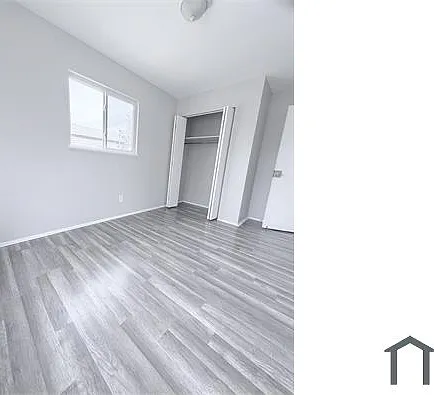241 Flora Dr — Photo 2