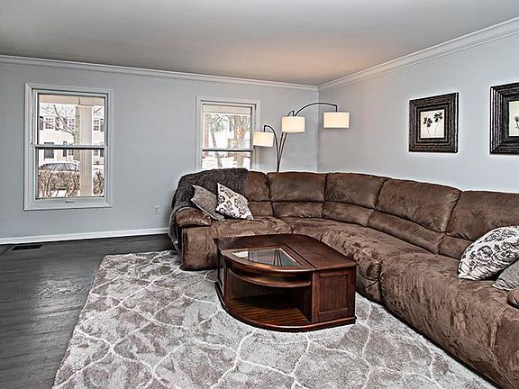 5th image of 15759 Carriage Hill Dr