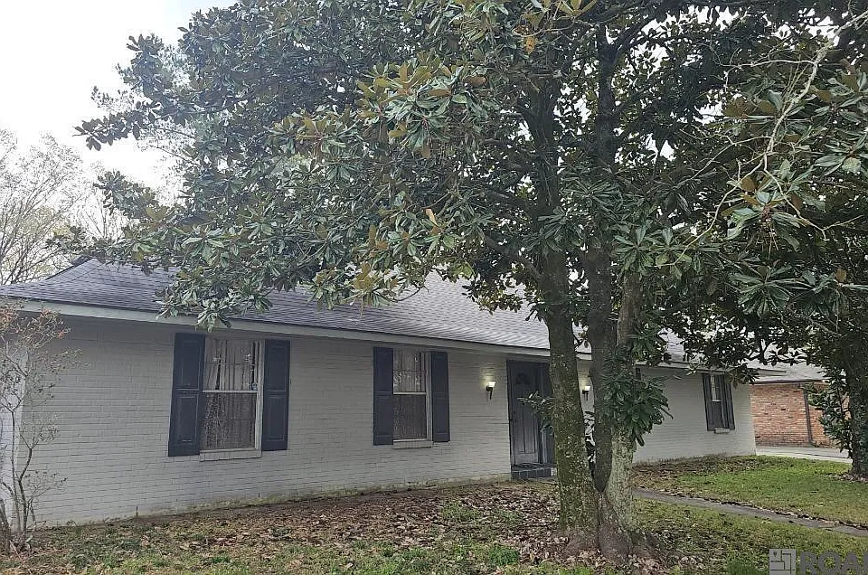 437 Woodcliff Dr