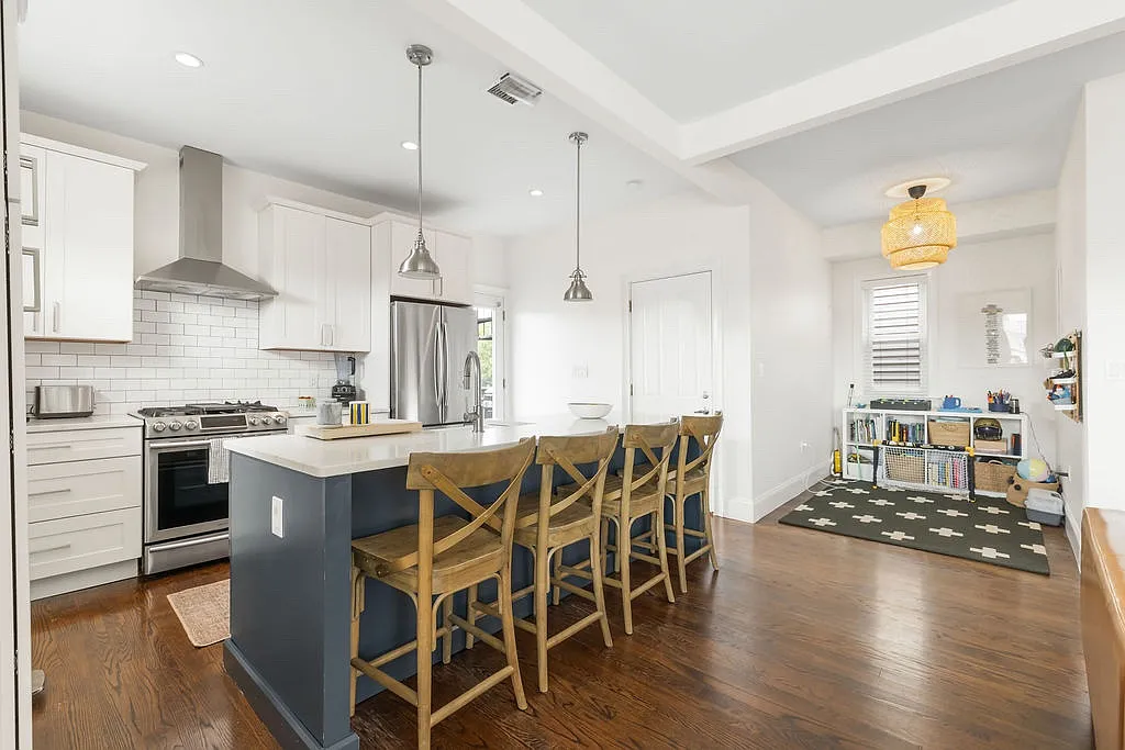 3 bed, 1204 sqft, $6,000 — Photo 1