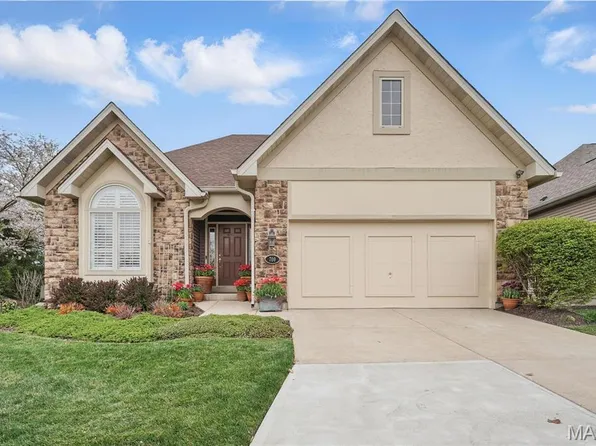 700 Huntwood Ter, Lake Saint Louis, MO 63367