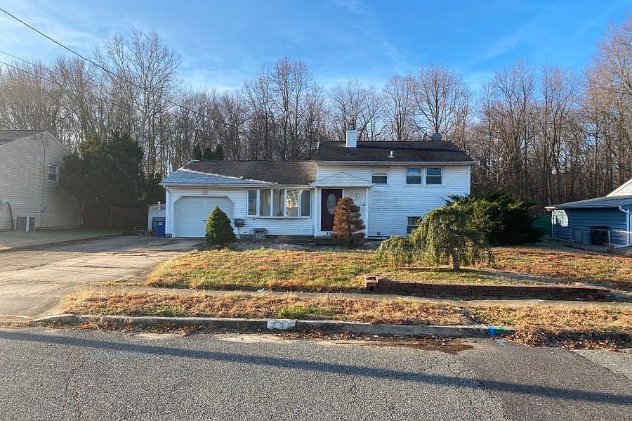 1st image of 262 Stanford Ave