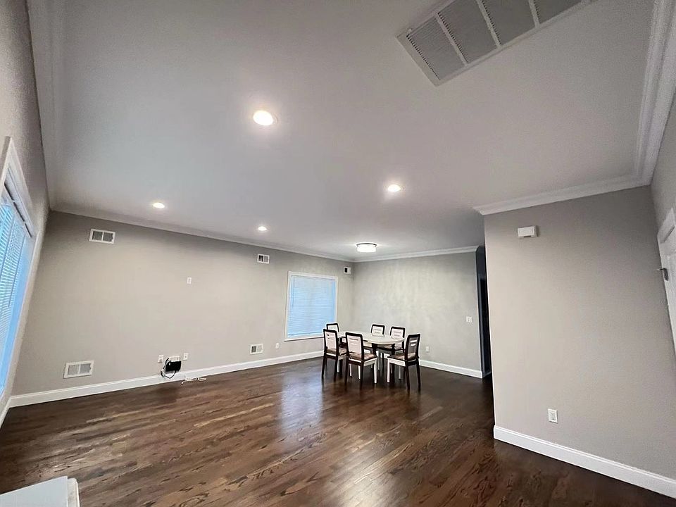 1st image of 279 Ross Ave #3