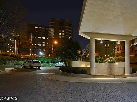 4th image of 1600 N Oak St APT 904