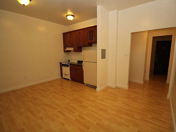 3rd image of 1096 Pine St APT 106