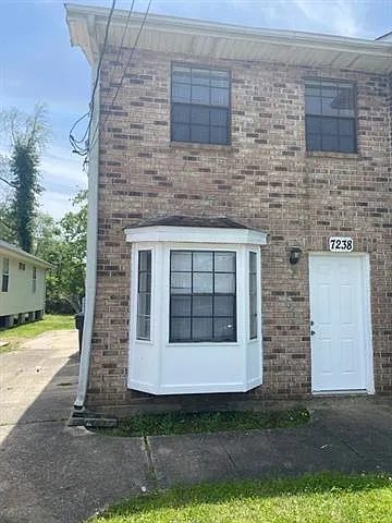 3 bed, 1.5 bath, 1200 sqft, $1,850 — Photo 1