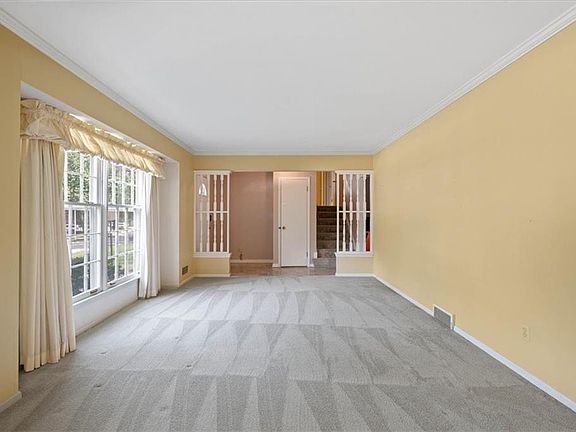 3rd image of 8307 W 97th Ter
