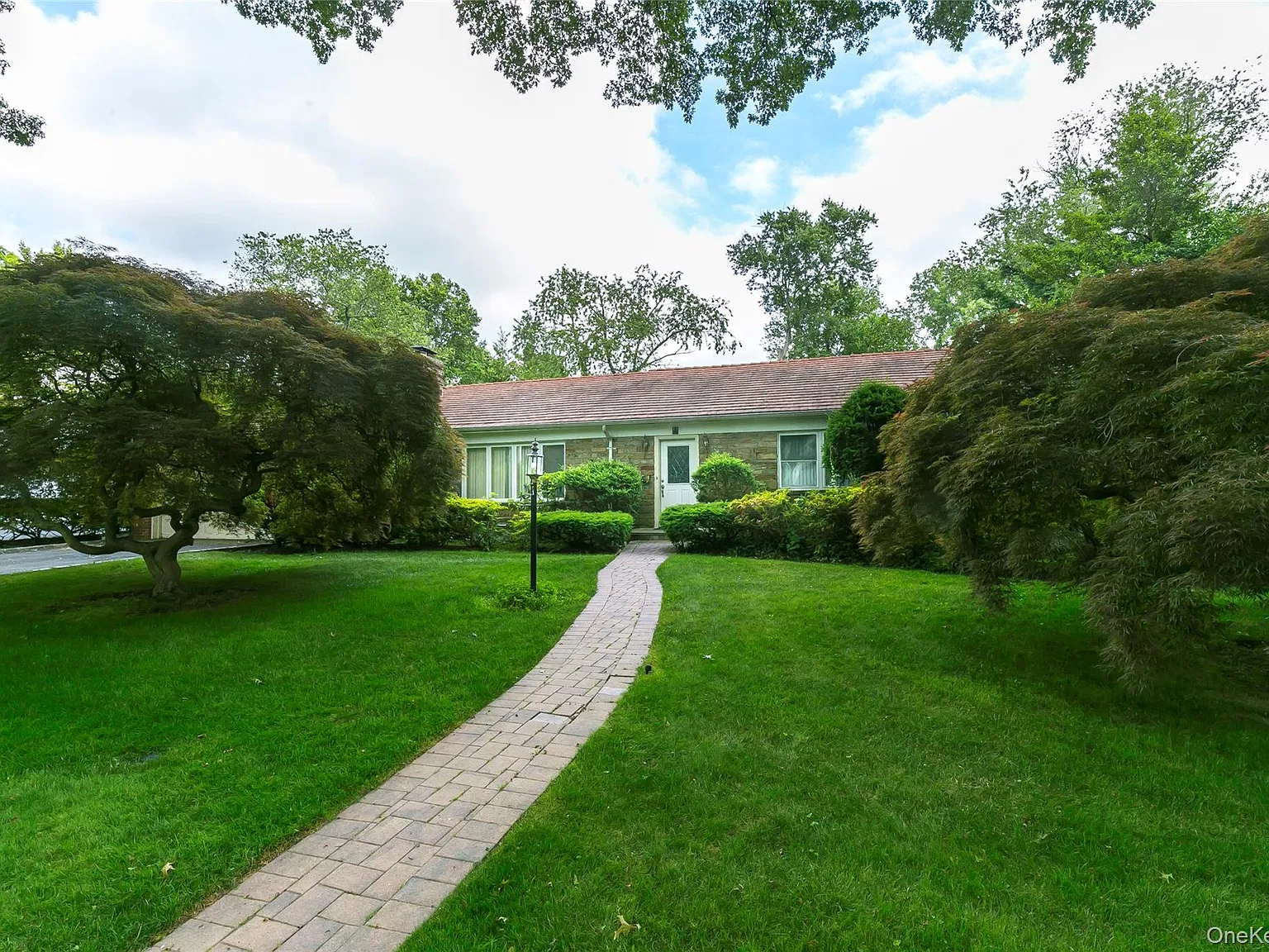 4 bed, 3.5 bath, 3310 sqft, $8,200 — Photo 2