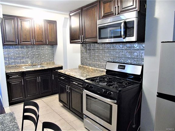 4th image of 655 Warburton Ave #1