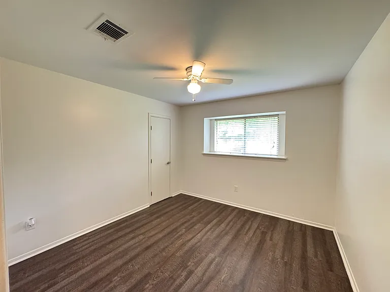 2318 N Austin Ave — Photo 7