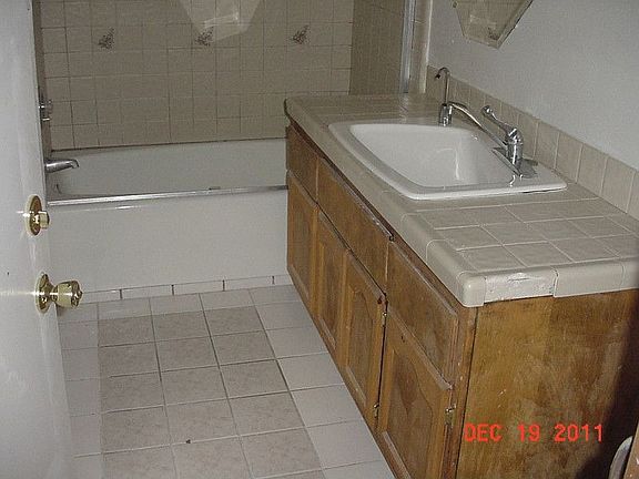 4th image of 7856 White Oak Ave