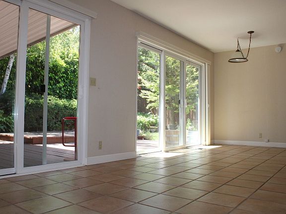 4th image of 2710 Doidge Ave