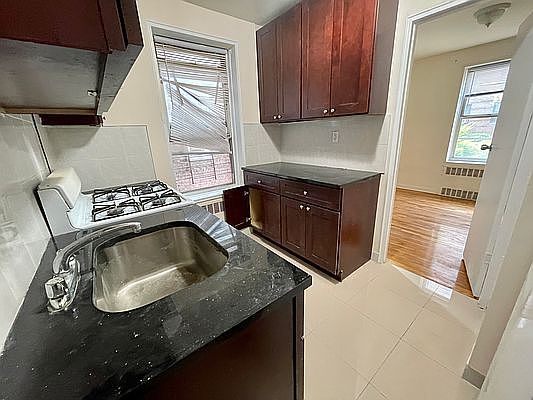 5th image of 64-41 Saunders St #1
