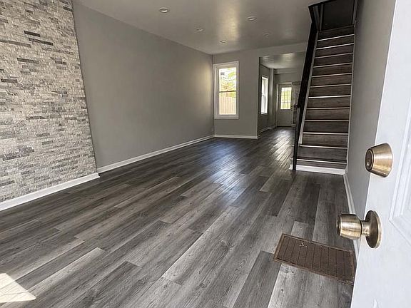 4th image of 3070 Braddock St