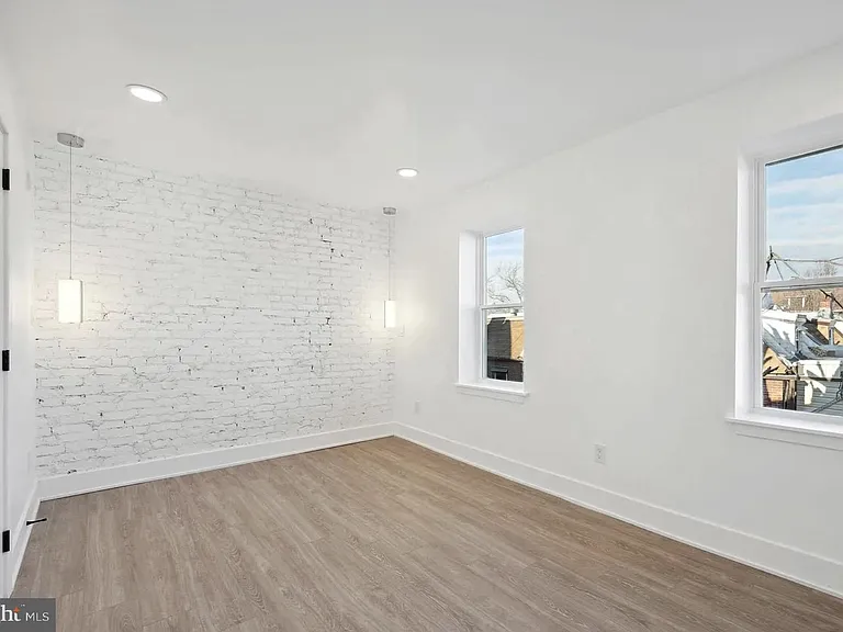 5043 Spruce St #3 — Photo 6