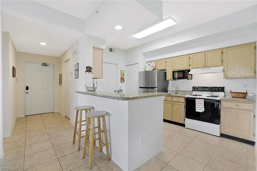 3 bed, 2.0 bath, 1196 sqft, $4,000 — Photo 4