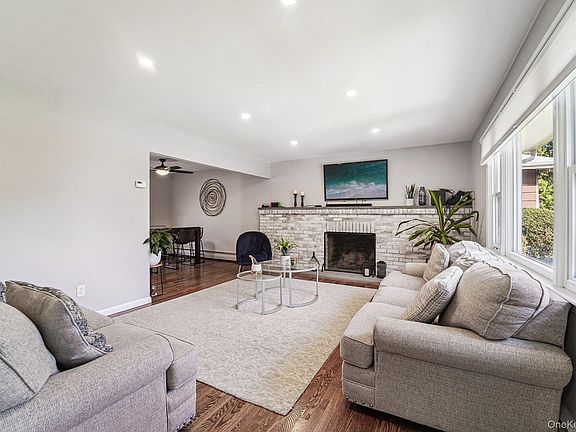 5th image of 252 County Center Road