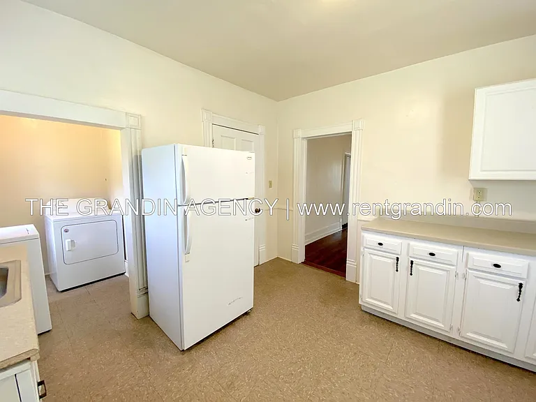 909 13th St SE — Photo 17