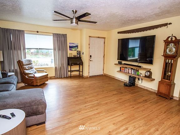 5th image of 806 N Kelso Ave