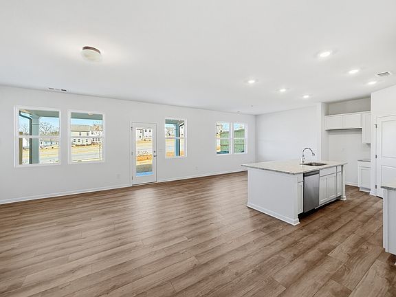 5th image of 18 Umber Ln