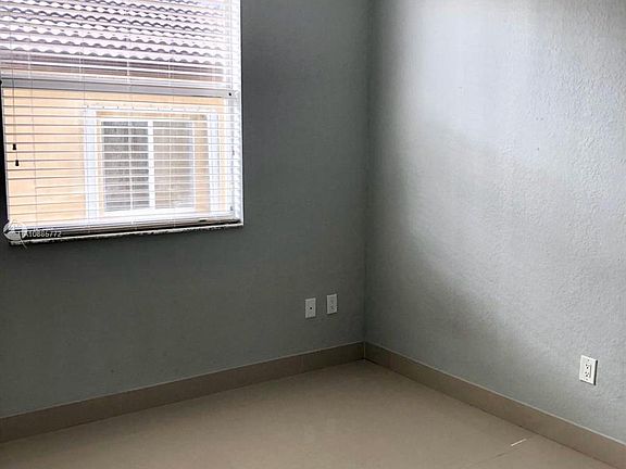 4th image of 3965 NE 15th St #3965