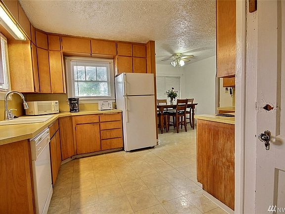 3rd image of 1423 S 43rd St