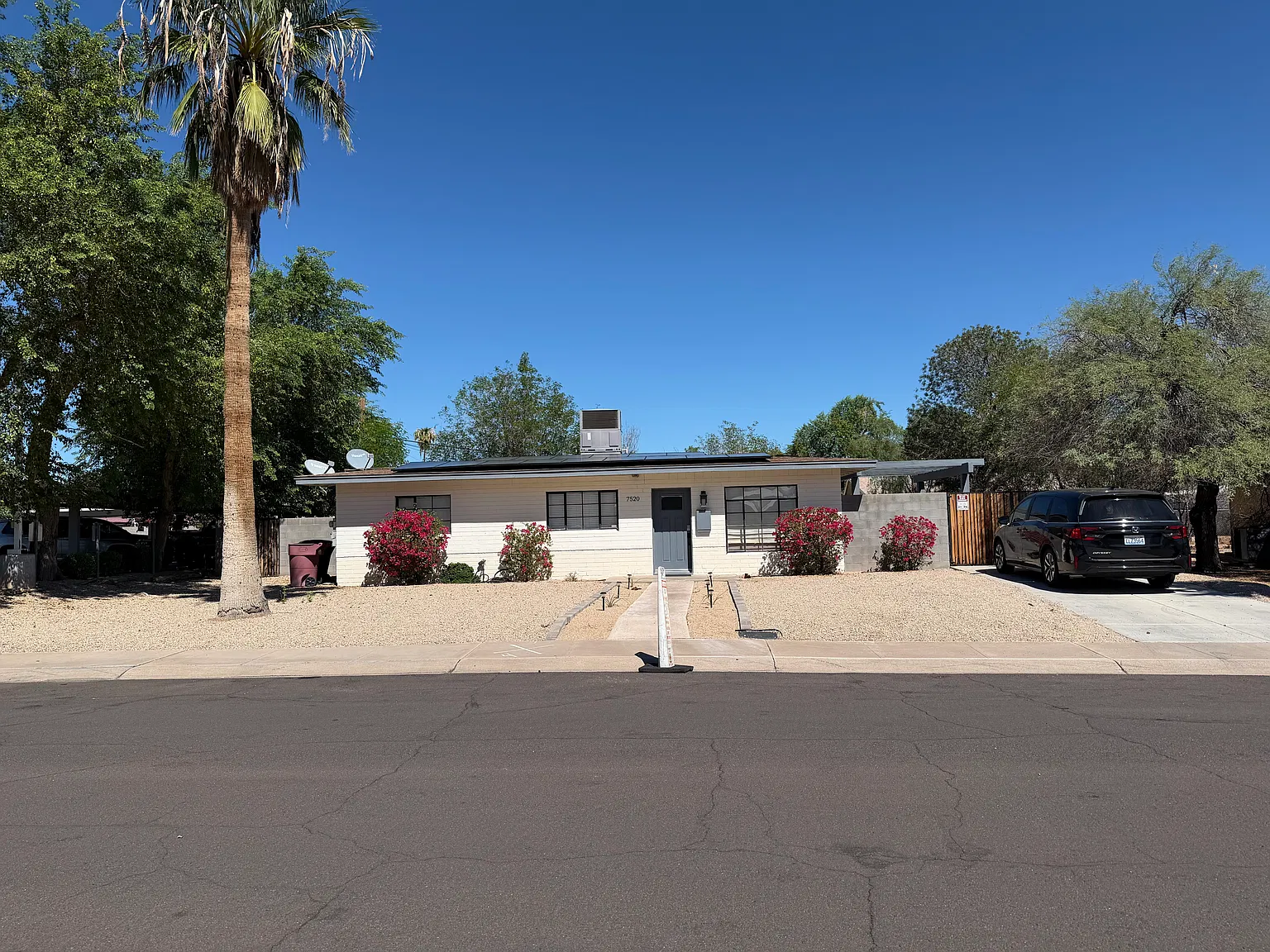 3 bed, 1148 sqft, $2,600 — Photo 1
