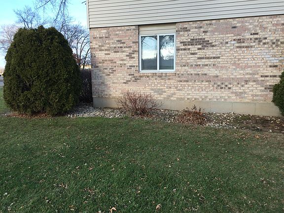 Another outside view of this corner unit