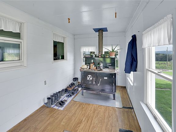 5th image of 163 King Rd