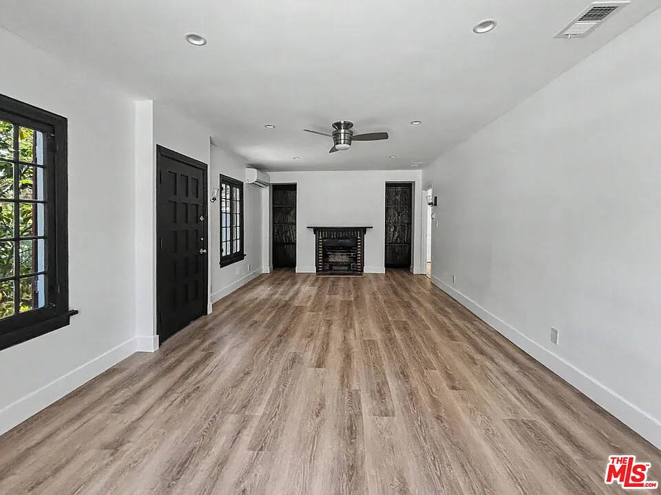 2 bed, 1.0 bath, 988 sqft, $4,500 — Photo 3