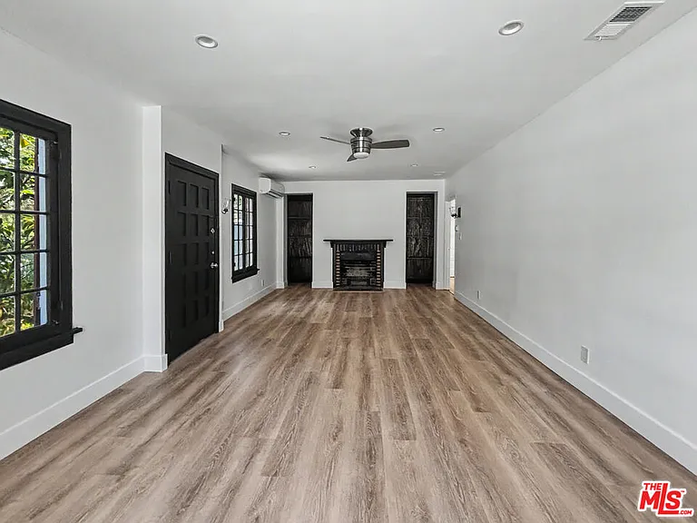 2139 Holly Dr — Photo 3