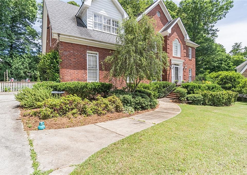 1st image of 2702 Thatcher Ct