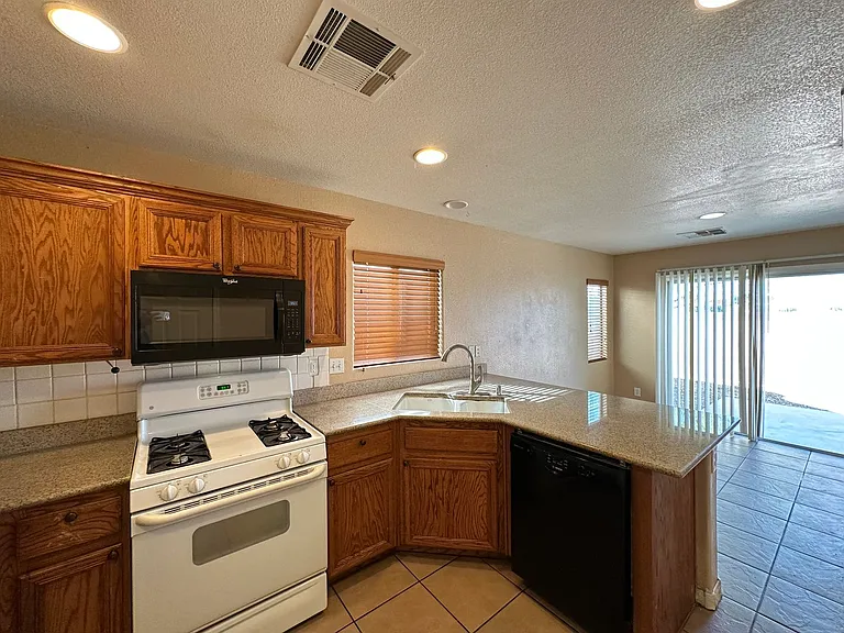 9510 Diamond Bridge Ave — Photo 7