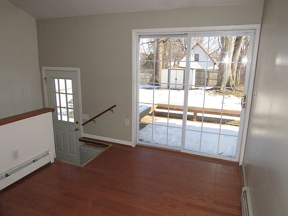 4th image of 792 Blaine Ave