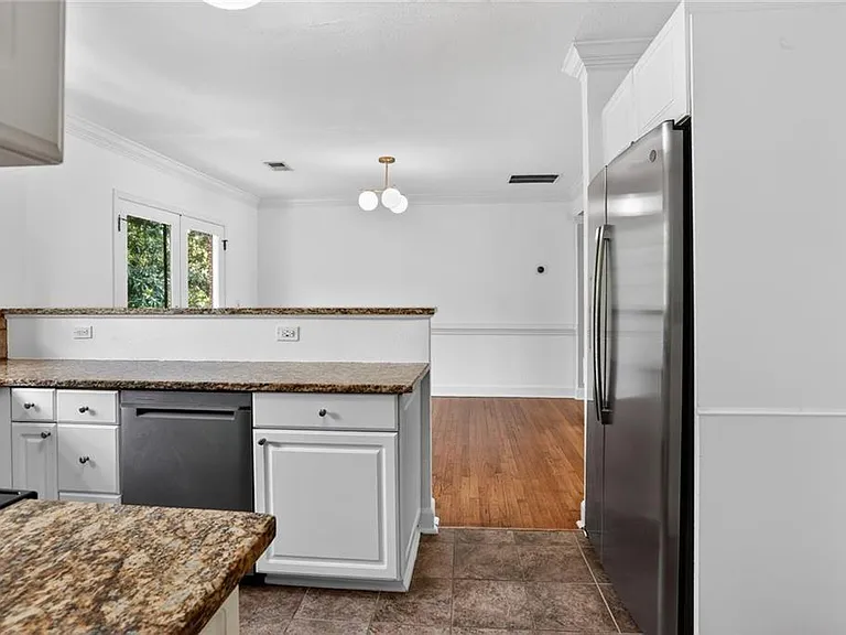 115 Peachtree Memorial Dr NW #C4 — Photo 3