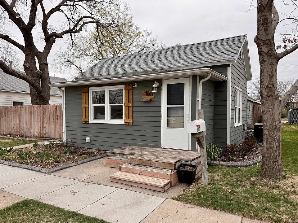1st image of 1607 A Ave