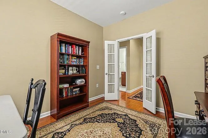 904 Peltier Dr — Photo 3
