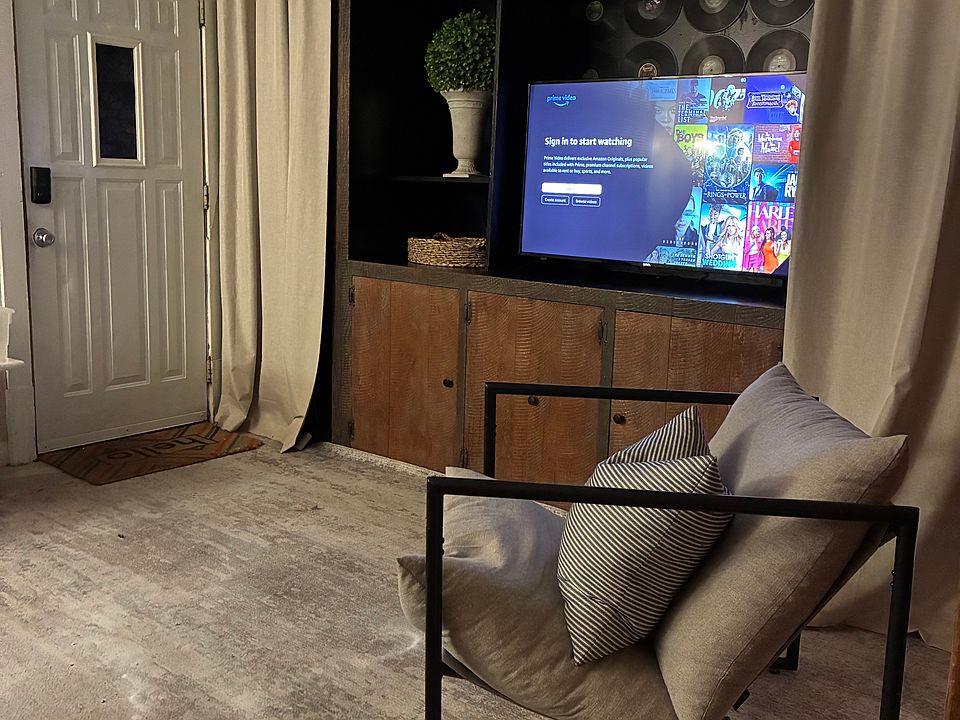 2nd image of 1374 W Wood St