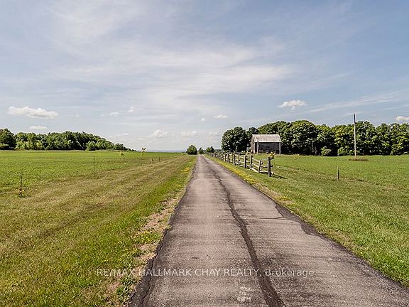 3rd image of 1084 Coughlin Rd W